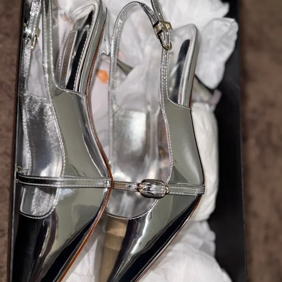 Larroude Ines Silver Women's Pumps size 6.5 - Picture 6 of 7